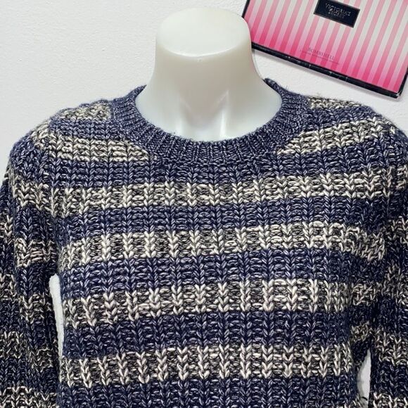 🔥Victoria Secret sweater sz Xs (run big )New - Picture 3 of 7